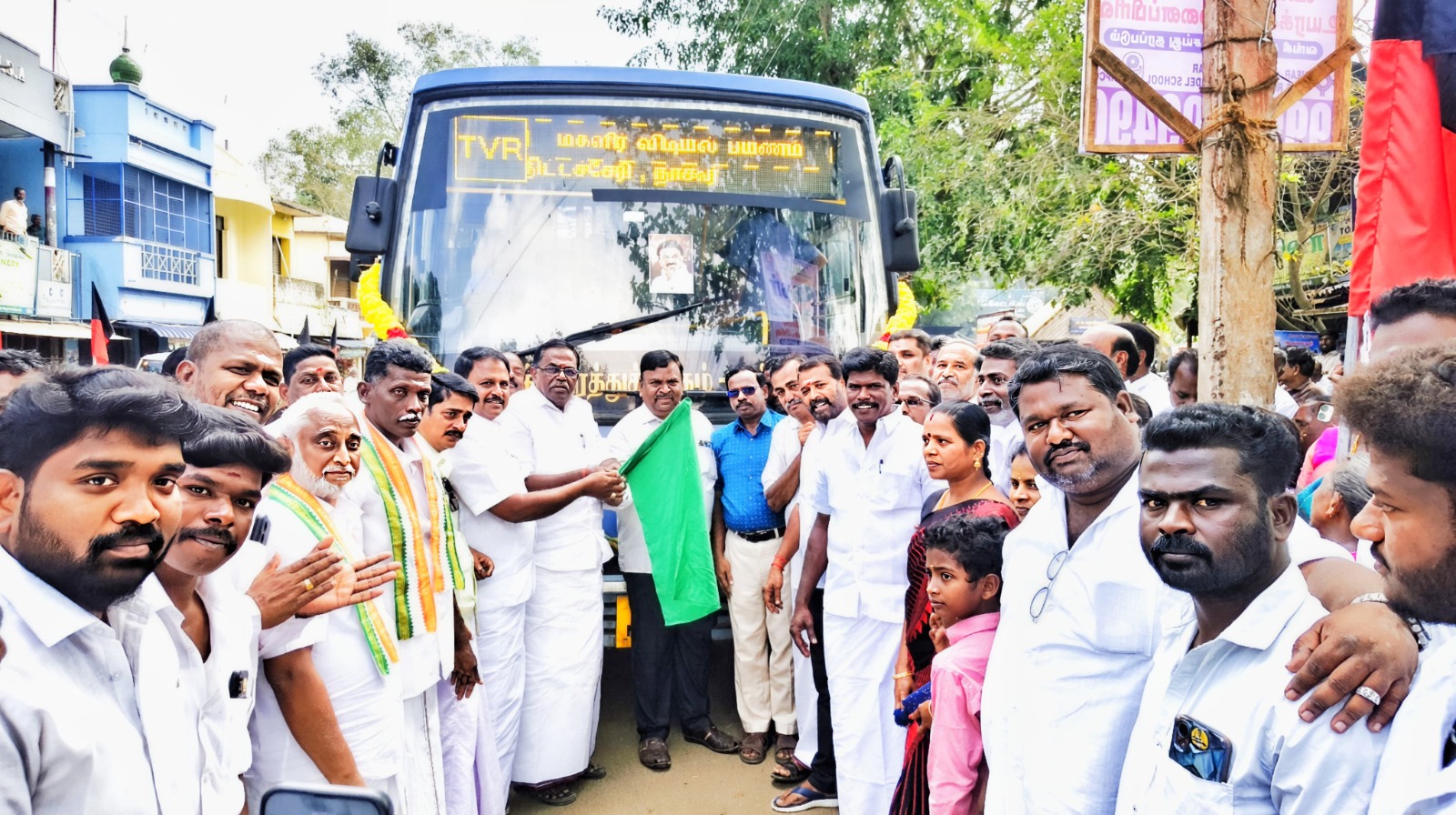 நாகை கேதாரிமங்கலத்தில் நேற்று புதிய வழித்தடத்தில் பேருந்து சேவை