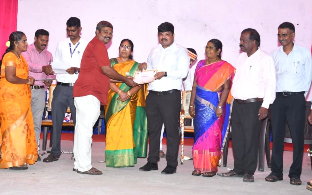 கணித ஆசிரியருக்கு மயிலாடுதுறை மாவட்ட ஆட்சியர் பாராட்டு