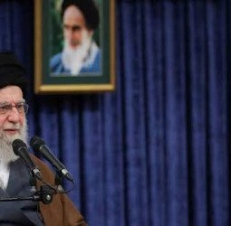 அமெரிக்கா தாக்கினால் பிராந்தியப் போா் வெடிக்கும்: கமேனி எச்சரிக்கை!