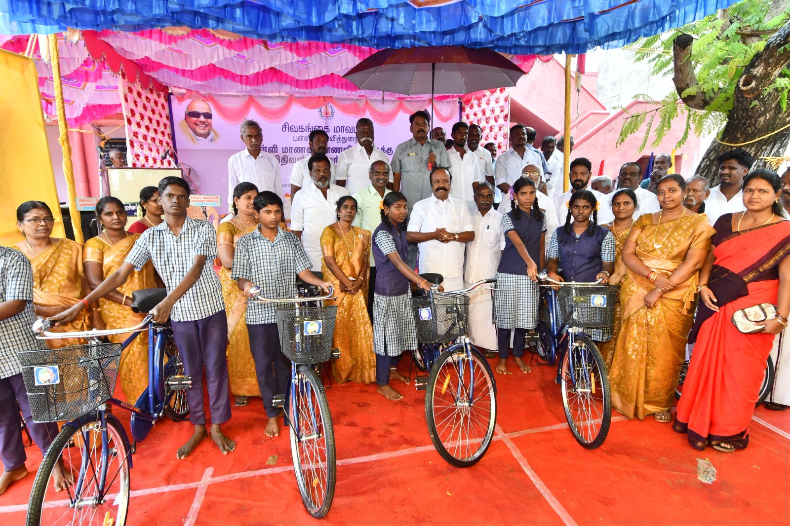 சிவகங்கை மாவட்டத்தில் அரசு மேல்நிலைப்பள்ளிகளில் பயிலும் மாணாக்கர்களுக்கு விலையில்லா மிதிவண்டி