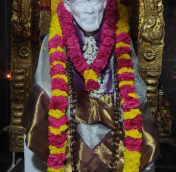 ஸ்ரீசத்குரு சாய்பாபா தியான ஆலயத்தில்  வியாழக்கிழமை  காலை சிறப்பு அலங்காரம்..