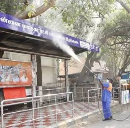 சென்னையில் உள்ள பேருந்து நிறுத்தங்களில் இன்று தீவிரத் தூய்மைப்பணிகள் மேற்கொள்ளப்பட்டன