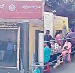 பெங்களூரு: மைசூரு பட்டுப் புடவைகளை வாங்க அதிகாலை 4 மணிக்கு வரிசையில் நின்ற பெண்கள்