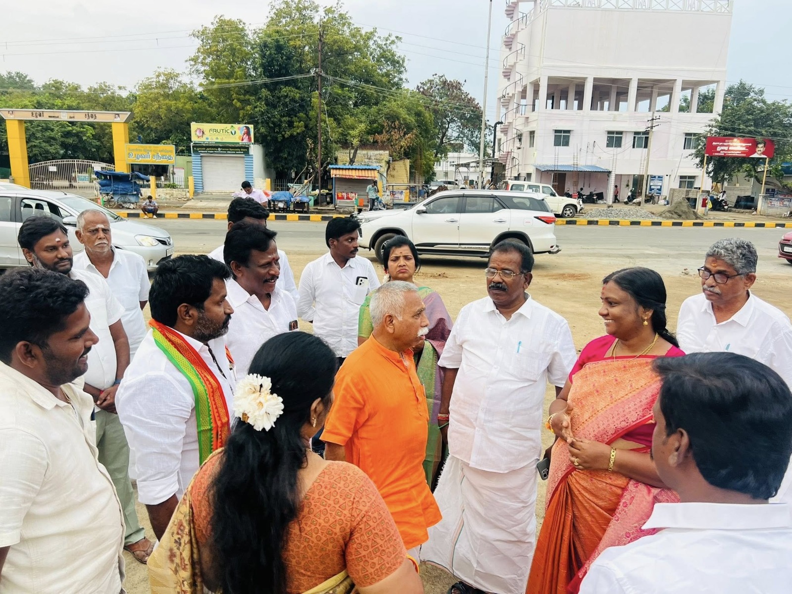 மகளிர் அணி மாநாடு திடலை பாஜகவின் மாநில அமைப்பு பொதுச் செயலாளர் கேசவ விநாயகம் பார்வை