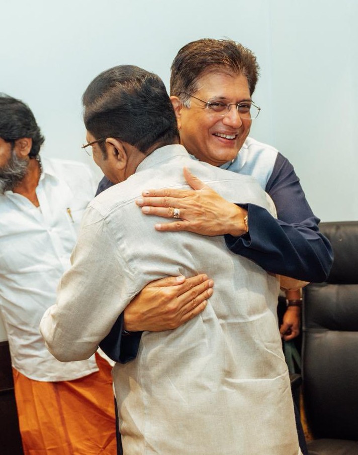 அமமுக பொதுச் செயலாளர் தினகரன் மீண்டும் தேசிய ஜனநாயக கூட்டணியில் இணைந்தார்