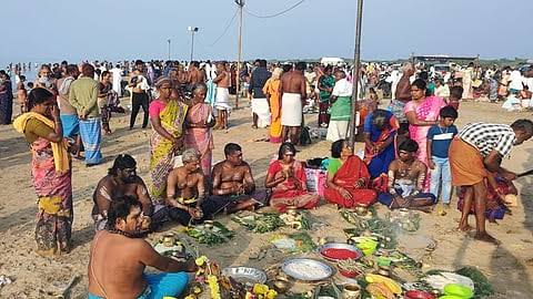 தை அமாவாசை! கோடியக்கரையில் முன்னோர்களுக்கு திதி கொடுத்து வழிபாடு