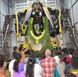 புலியகுளம் முந்திவிநாயகர் கோயிலில் புத்தாண்டை முன்னிட்டு சிறப்பு வழிபாடு