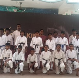 கராத்தே பிளாக் பெல்ட் பெறுவதற்கான தகுதித் தேர்வு.