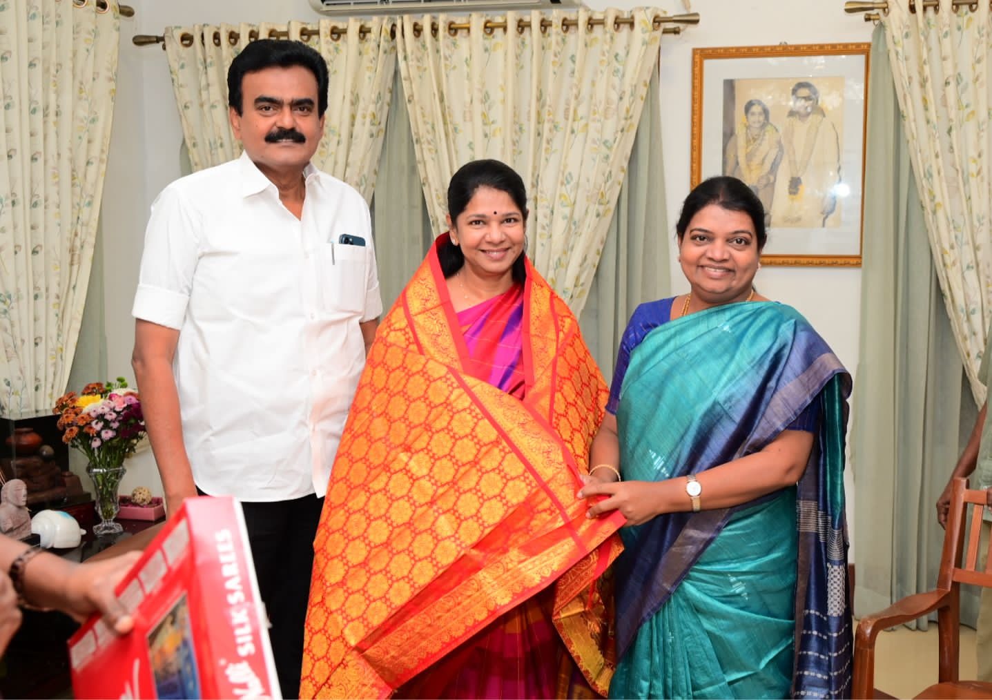 கனிமொழி எம்.பி., பிறந்தநாளை முன்னிட்டு நேற்று அமைச்சர் கீதாஜீவன் வாழ்த்து