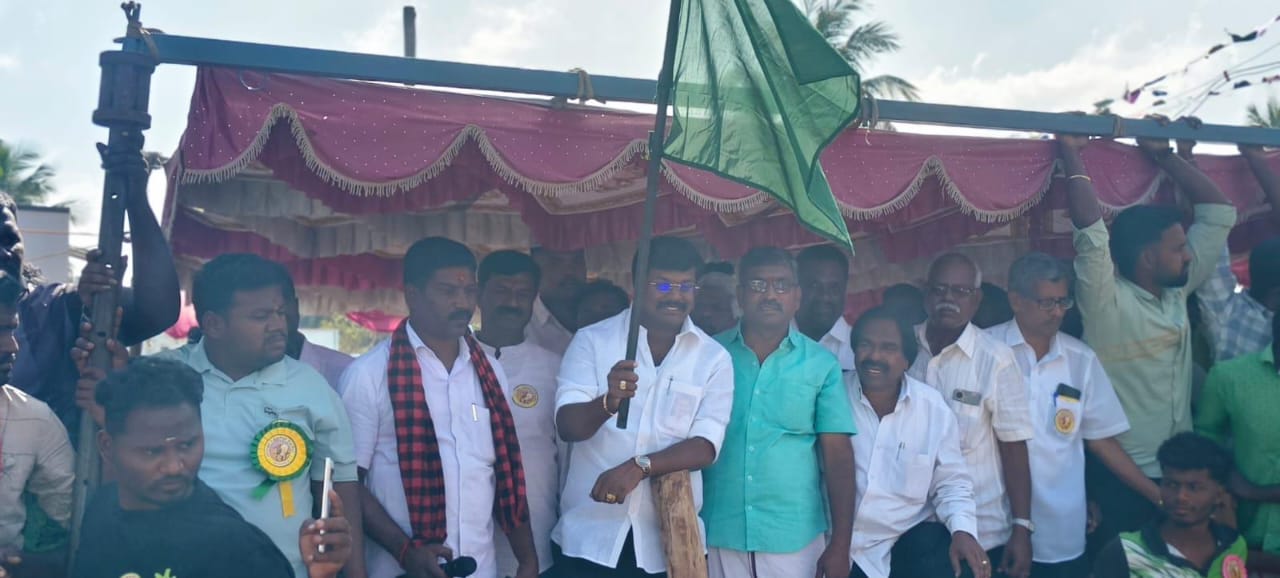 நிம்மியம்பட்டு பகுதியில் மயிலார் முன்னிட்டு நடைபெற்ற எருது விடும் விழா