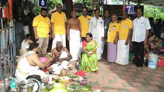 மேட்டுப்பாளையம் நந்தவனத்தில் திதி கொடுத்து பொதுமக்கள் வழிபாடு