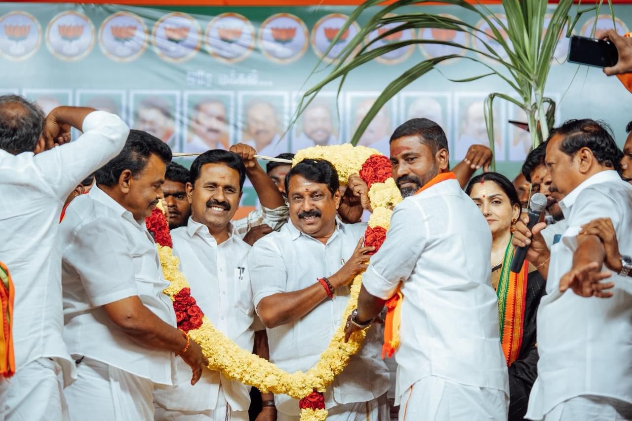 பாஜக கூட்டத்தில் மாநிலத் தலைவர் நயினார்நாகேந்திரனுக்கு உற்சாகவரவேற்பு