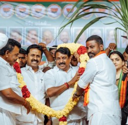 பாஜக கூட்டத்தில் மாநிலத் தலைவர் நயினார்நாகேந்திரனுக்கு உற்சாகவரவேற்பு