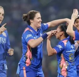 மகளிர் பிரீமியர் லீக்: கடைசி பந்தில் மும்பையை வீழ்த்தி பெங்களூர் அணி திரீல் வெற்றி