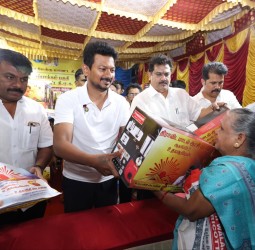 பாலகிருஷ்ணன் தெருவில் நலத்திட்ட உதவிகளை நேற்று துணை முதல்வர் உதயநிதி வழங்கினார்