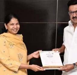 சென்னை சங்கமம் – 2026’ கலைவிழா: முதல்-அமைச்சர் மு.க.ஸ்டாலினிடம் அழைப்பிதழ் வழங்கிய கனிமொழி