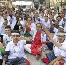 கோரிக்​கைகள் நிறைவேறும் வரை போராட்டம் தொடரும்: அரசு மருத்துவர்கள் அறிவிப்பு