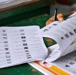 வாக்காளர் பட்டியலில் பெயர் சேர்க்க 1.74 லட்சம் பேர் ஒரே நாளில் விண்ணப்பம்