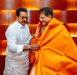 பியூஸ்கோயலை நடிகர் சரத்குமார் மரியாதை நிமித்தமாக சந்தித்தார்