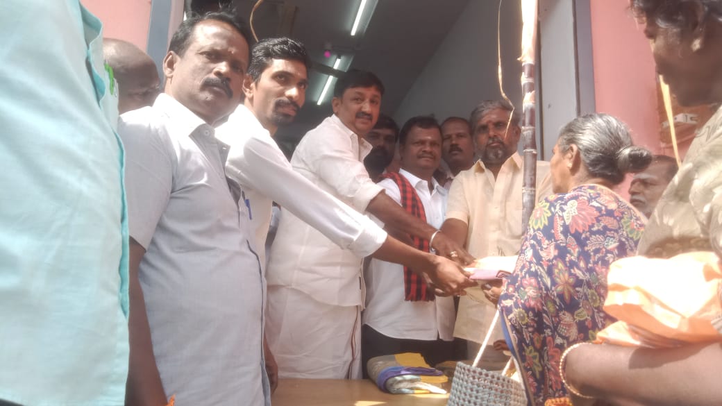 குடும்ப அட்டைதாரர்களுக்கு ரூ.3000,பொங்கல் பரிசுத் தொகுப்ப.