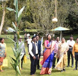 உதகை அரசினர் தாவரவியல் பூங்காவில் சுற்றுலாத்துறை சார்பில் பொங்கல் விழா