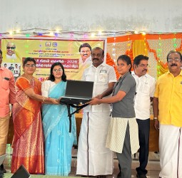 அரசு பாலிடெக்னிக் கல்லூரி, செய்யாறு 210 மாணவர்களுக்கு 'லேப் டாப்'களை ஜோதி எம்.எல்.ஏ., வழங்கினார்