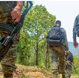 ஜாா்க்கண்ட்: மாவோயிஸ்ட் தலைவா் உள்பட 15 போ் சுட்டுக் கொலை