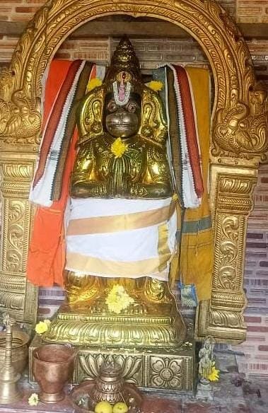 ஸ்ரீ ஆஞ்சநேயர் சிறப்பு அலங்காரத்தில் அருள் பாலிக்கும் காட்சி