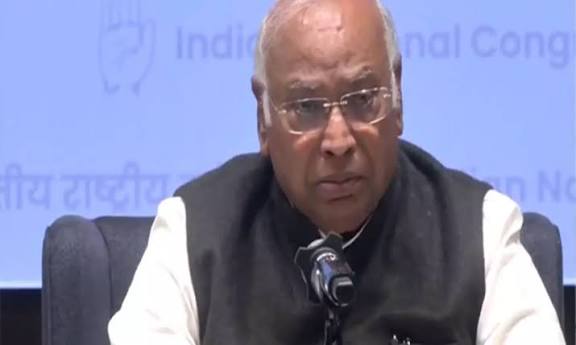 சமூகத்தில் நல்லிணக்கத்தை வலுப்படுத்தி, ஜனநாயக மாண்புகளை பாதுகாக்க வேண்டும்: கார்கே புத்தாண்டு வாழ்த்து