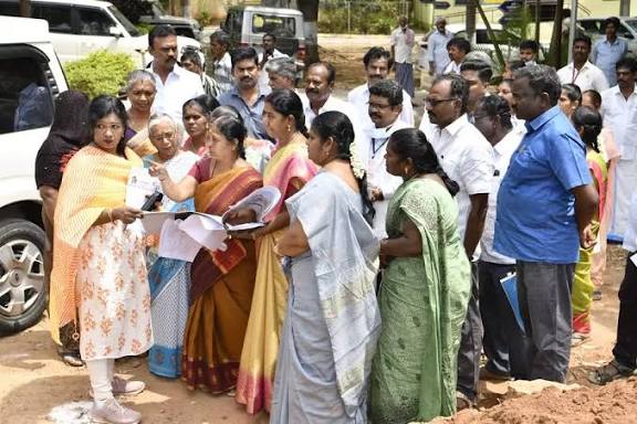 கூடலூரில் ரூ.9.44 கோடி மதிப்பில் வளர்ச்சி பணிகள்: விரைந்து முடிக்க கலெக்டர் லட்சுமிபவ்யா உத்தரவு