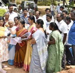 கூடலூரில் ரூ.9.44 கோடி மதிப்பில் வளர்ச்சி பணிகள்: விரைந்து முடிக்க கலெக்டர் லட்சுமிபவ்யா உத்தரவு