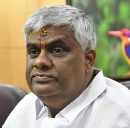 பாலியல் வன்கொடுமை வழக்கில் தேவகவுடாவின் மகன் ரேவண்ணா விடுவிப்பு