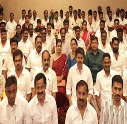 விஜய் முன்னிலையில் த.வெ.க.வில் இணைந்த காமராஜர் பேத்தி மயூரி கண்ணன்