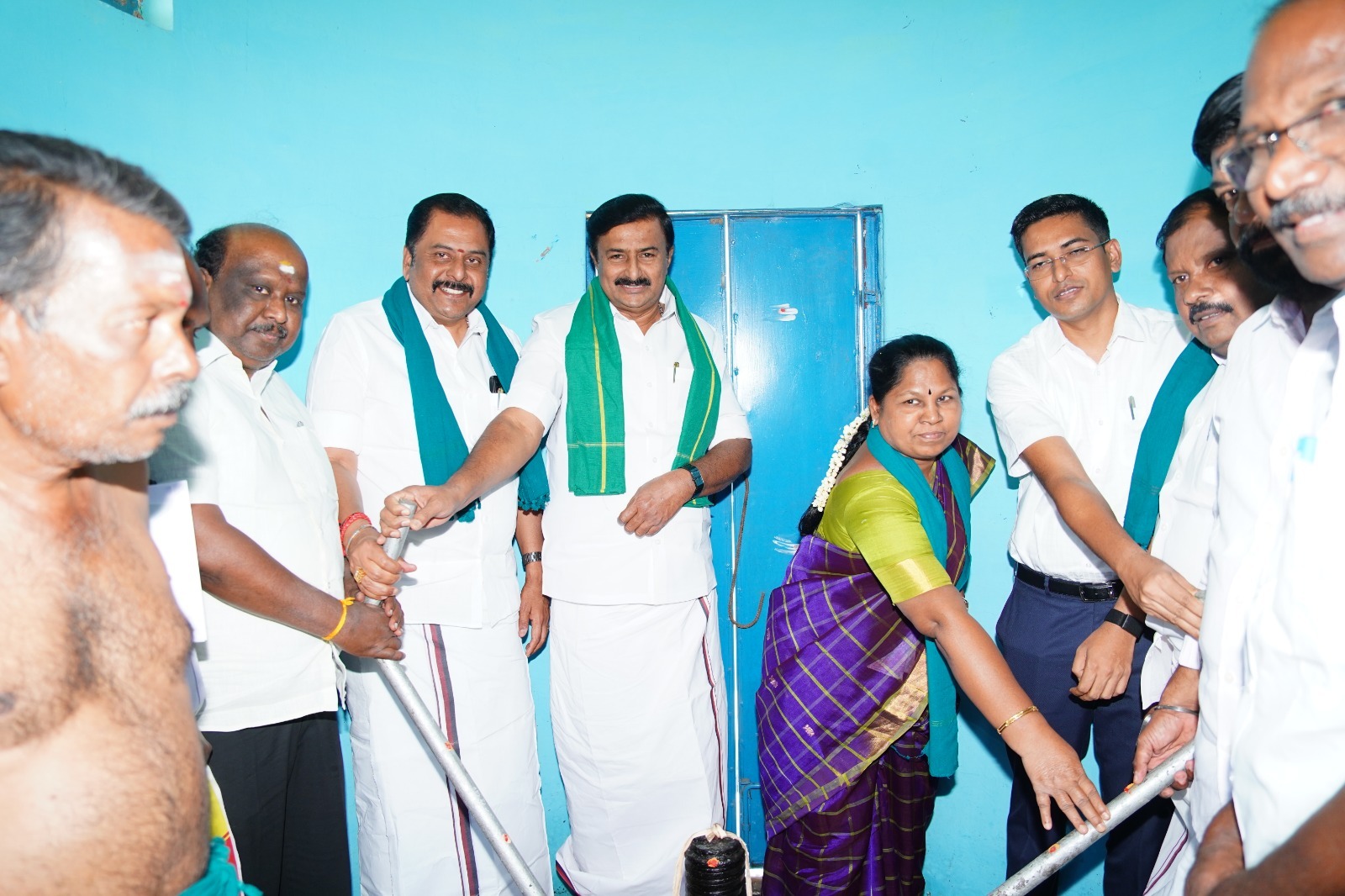 உப்பாறு அணையிலிருந்து பாசன நிலங்கள் பயன்பெறும் வகையில் தண்ணீர்