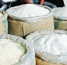 ஆந்திராவில் ரேஷன் அரிசி கடத்திய 2 பேர் கைது