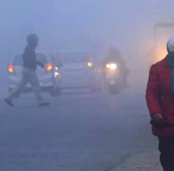 டெல்லி உள்பட வடமாநிலங்களில் கடும் குளிர்: மக்கள் அவதி