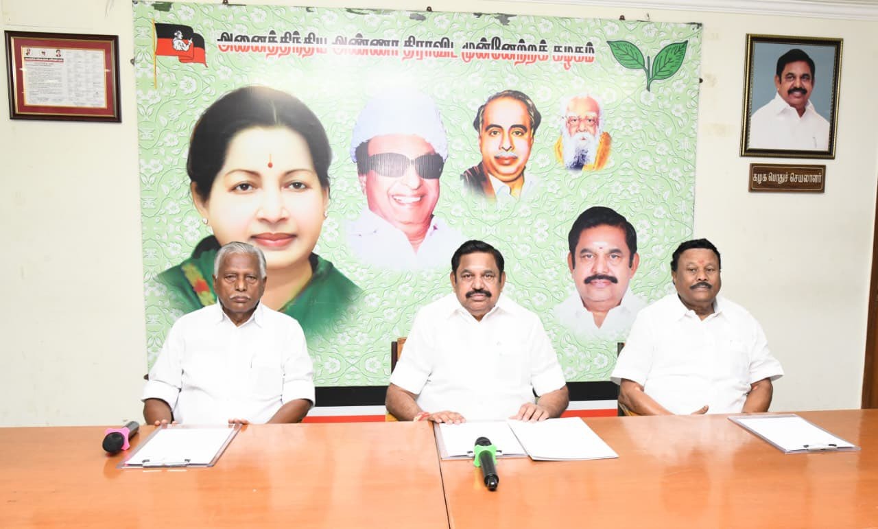 விருப்பமனு அளித்தவர்களுடன் பொதுச்செயலாளர் எடப்பாடி பழனிச்சாமி நேற்றுநேர்காணல்