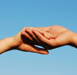 இரு கைகளின் சந்திப்பு