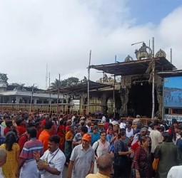 ராமநாதசுவாமி கோவிலில் நேற்று திரண்ட பக்தர்கள்