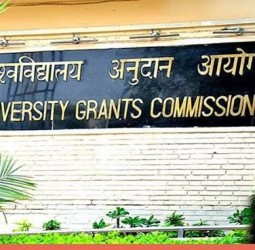 யுஜிசி புதிய விதிக்கு எதிர்ப்பு! ராஜிநாமா செய்த அதிகாரி இடைநீக்கம்!