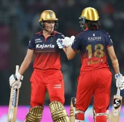 மகளிர் பிரீமியர் லீக்: உ.பி. வாரியர்சை வீழ்த்தி பெங்களூரு அபார வெற்றி