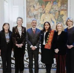 நாம் உலகின் சிதைவுக்கு எதிராகப் போராட வேண்டும் - பிரான்ஸ் அதிபர் மெக்ரான்