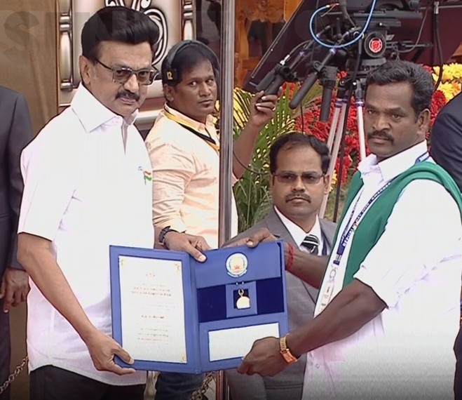 நெல் உற்பத்தியில் சாதனை படைத்த தஞ்சை விவசாயி வீரமணிக்கு விருது