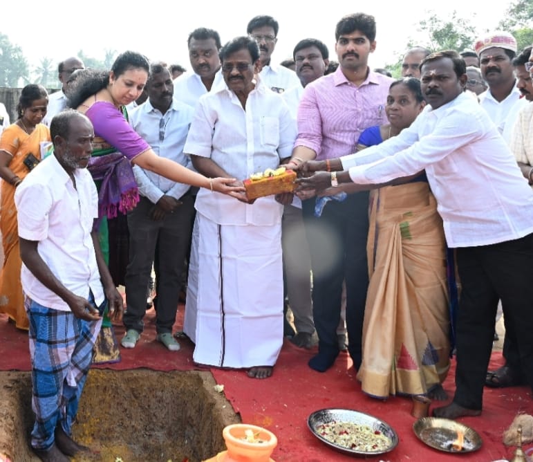 அரசு பள்ளிகளுக்கு விடுதி, 6 வகுப்பறைகள் அமைக்கும் பணி