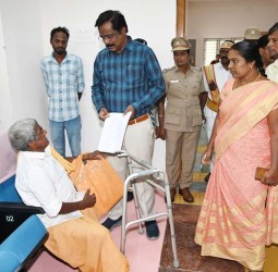 மக்கள் குறைதீர்வு நாள் கூட்டம்......