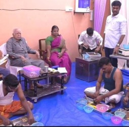 மாரியம்மன் கோயிலில் பக்தர்கள் காணிக்கையாக அளித்திருந்த 16 கிலோ தங்க நகை