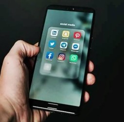 சமூக ஊடக பிரபலமாகப் பெற்றோா் எதிா்ப்பு: வீட்டைவிட்டு சிறுவன் வெளியேறிய பெங்களூரில் மீட்பு