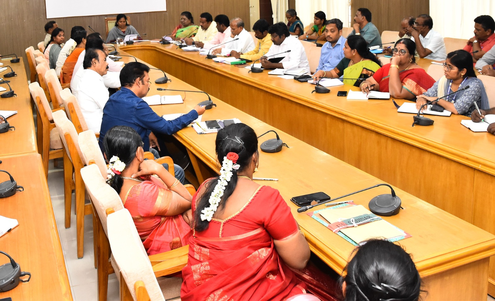 அனைத்து துறை அலுவலர்களுடன் கலெக்டர் சிவசவுந்திரவல்லி ஆய்வு