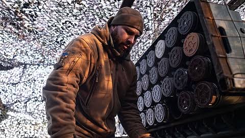 ரஷியாவின் போரில் சண்டையிட ஏமாற்றப்படும் வங்கதேச தொழிலாளர்கள்!