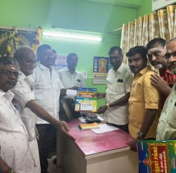 வலங்கைமானில் வர்த்தக சங்கத்தினர் வர்த்தகர்களுக்கு 2026 ஆம் ஆண்டு காலண்டர் மற்றும் டைரிகளை வழங்கும் நிகழ்வு நடைபெற்றது.